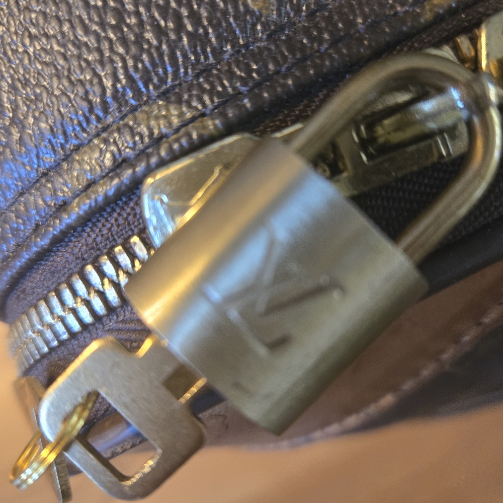 Carry-on - Picture 3 of 10